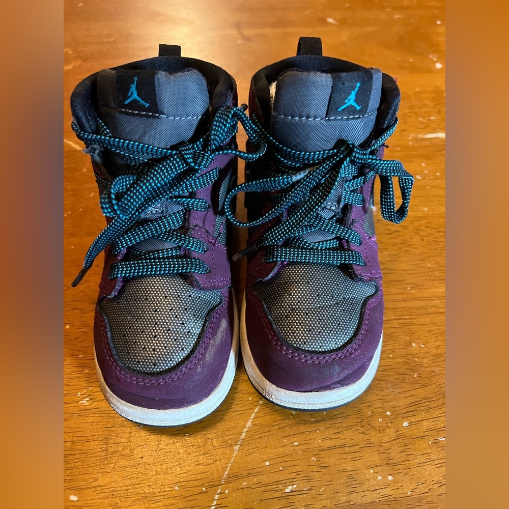 Nike Air Jordan 1  Retro